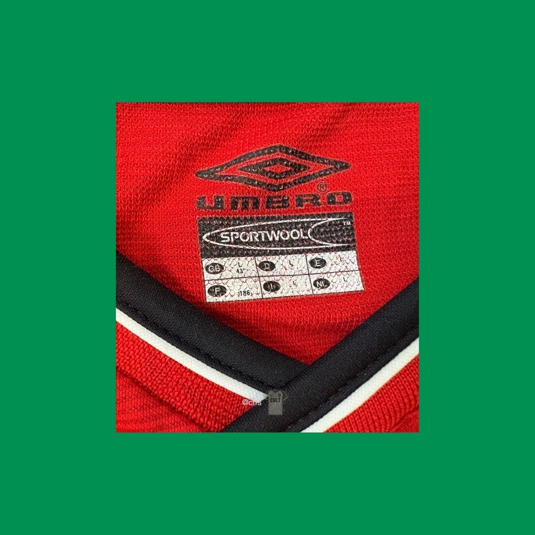 Manchester United 2000/02 Umbro with Paul Scholes 18 Vintage Football Jersey