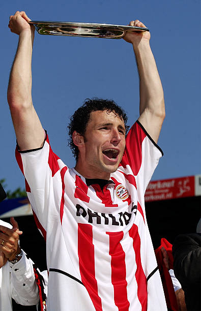 PSV Eindhoven 2002/03 Nike with Mark van Bommel 6 Nameset Football Jersey