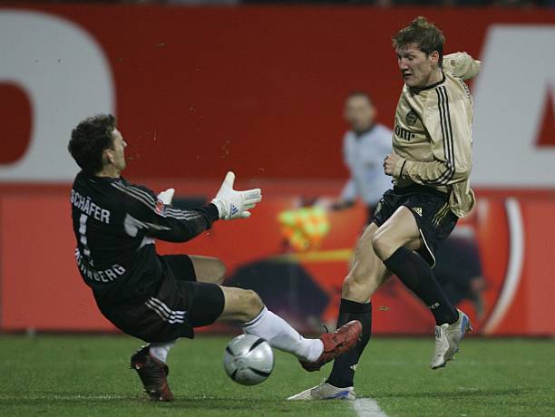 Bayern Munich 2004/05 Adidas with Bastian Schweinsteiger 31 Nameset Football Jersey