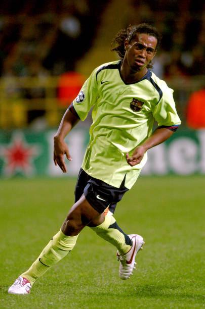 FC Barcelona 2005/06 Nike with Ronaldinho 10 Nameset Football Jersey
