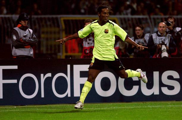 FC Barcelona 2005/06 Nike with Ronaldinho 10 Nameset Football Jersey