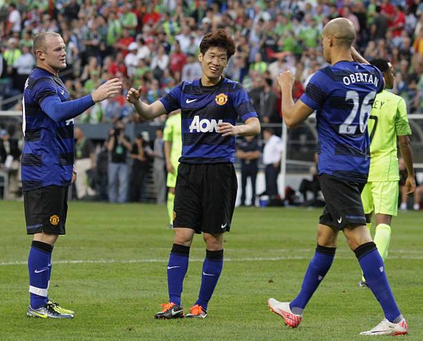 Manchester United 2011/12 Nike with Park Ji Sung 13 Nameset