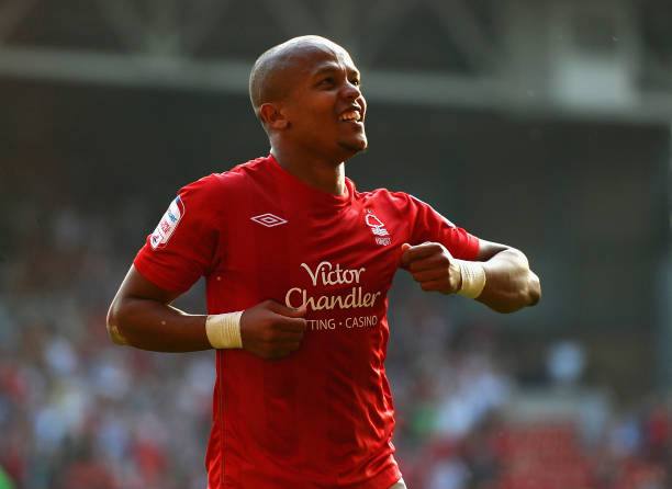 Nottingham Forest 2010/11 Umbro with Robert Earnshaw 10 Nameset Football Jersey