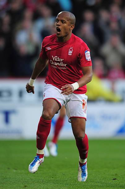 Nottingham Forest 2010/11 Umbro with Robert Earnshaw 10 Nameset Football Jersey