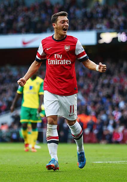 Arsenal FC 2013/14 Nike with Mesut Ozil 11 Nameset Football Jersey