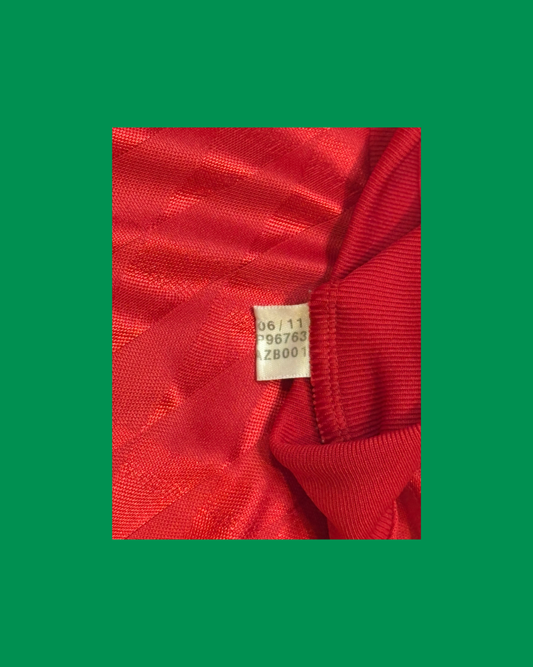 Liverpool FC 2010/11 Adidas with Daniel Agger 5 Nameset Football Jersey