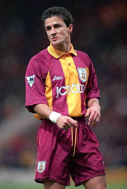 Bradford City 1999/2001 Asics with Benito Carbone 10 Nameset Football Jersey - Cult Fave Football Shirts