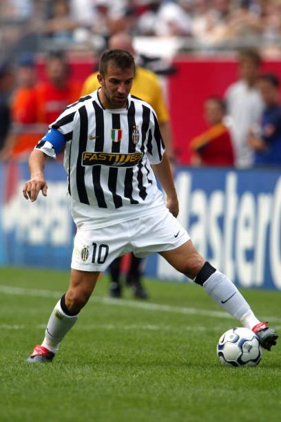 Juventus FC 2003/04 Nike with Alessandro Del Piero 10 Nameset Football Jersey