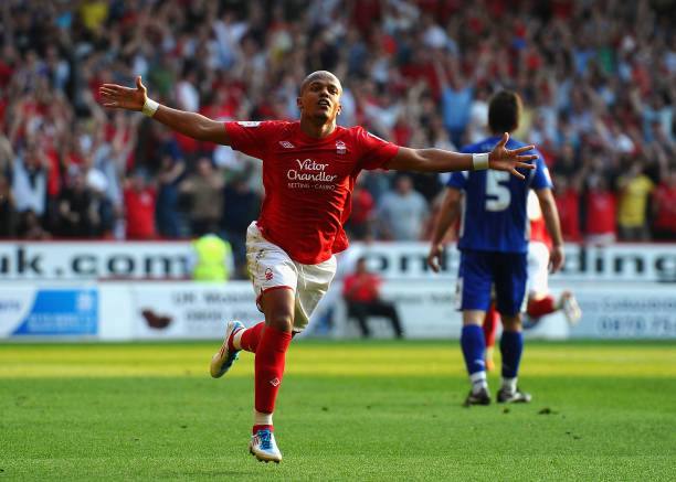Nottingham Forest 2010/11 Umbro with Robert Earnshaw 10 Nameset Football Jersey