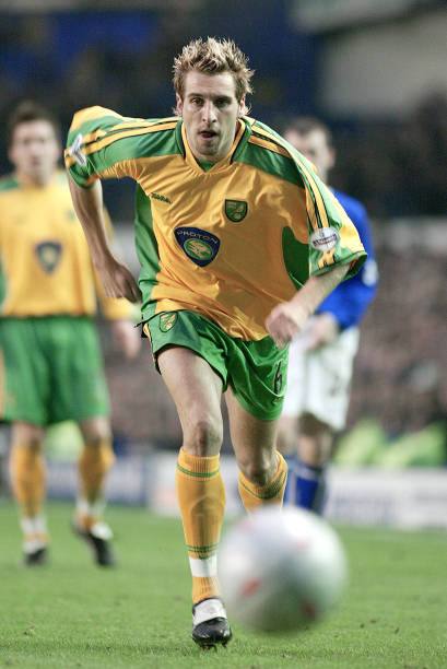 Norwich City 2003/05 Xara Soccer with Darren Huckerby 6 Nameset Football Jersey