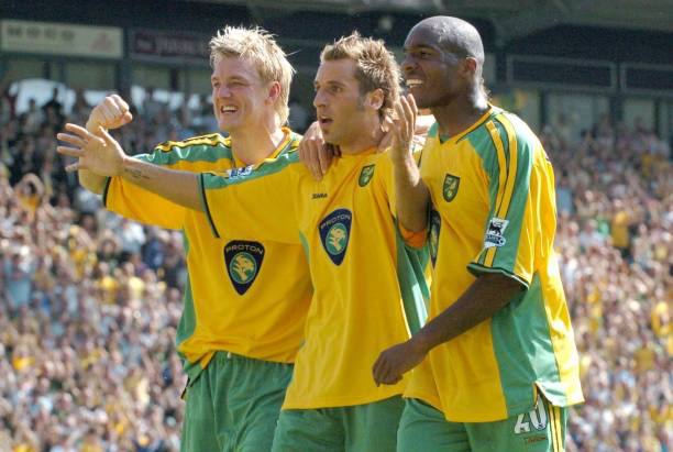 Norwich City 2003/05 Xara Soccer with Darren Huckerby 6 Nameset Football Jersey