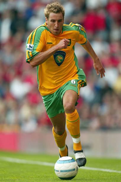 Norwich City 2003/05 Xara Soccer with Darren Huckerby 6 Nameset Football Jersey