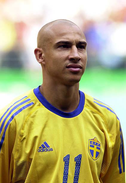 Sweden NT 2002/04 Adidas with Henrik Larsson 11 Nameset Football Jersey
