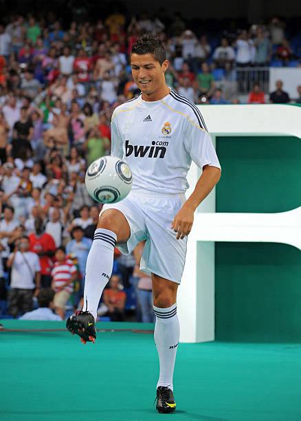 Real Madrid 2009/10 Adidas with Cristiano Ronaldo 9 Nameset Football Jersey - Cult Fave Football Shirts