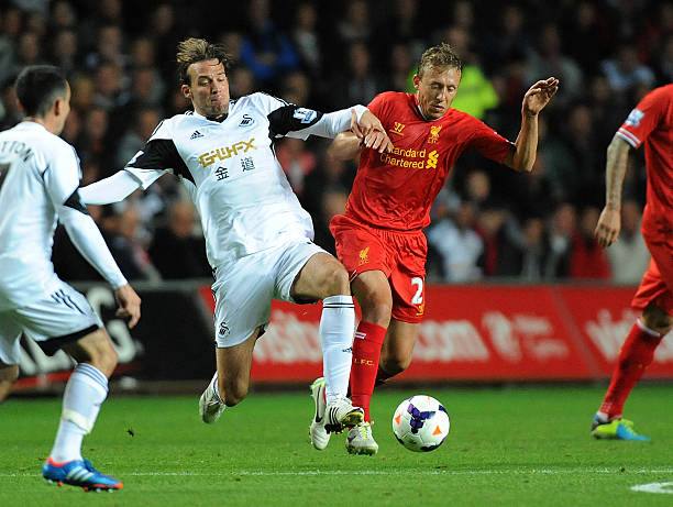 Liverpool FC 2013/14 Warrior with Lucas Leiva 21 Nameset Football Jersey