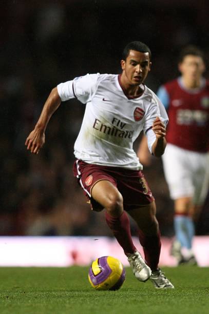 Arsenal FC 2007/08 Nike with Theo Walcott 32 Nameset Football Jersey - Cult Fave Football Shirts