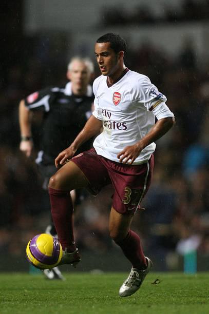 Arsenal FC 2007/08 Nike with Theo Walcott 32 Nameset Football Jersey - Cult Fave Football Shirts