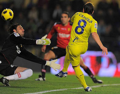 Villarreal CF 2010/11 Puma with Santi Cazorla 8 Nameset Football Jersey