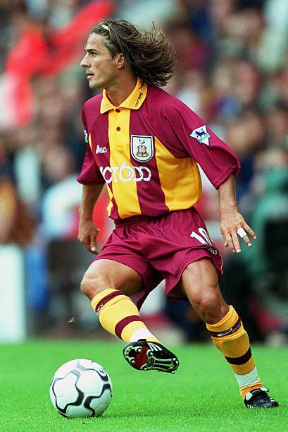 Bradford City 1999/2001 Asics with Benito Carbone 10 Nameset Football Jersey