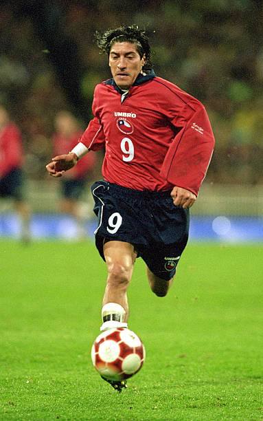 Chile NT 1999/2001 Umbro Home with Ivan Zamorano 9 Football Jersey
