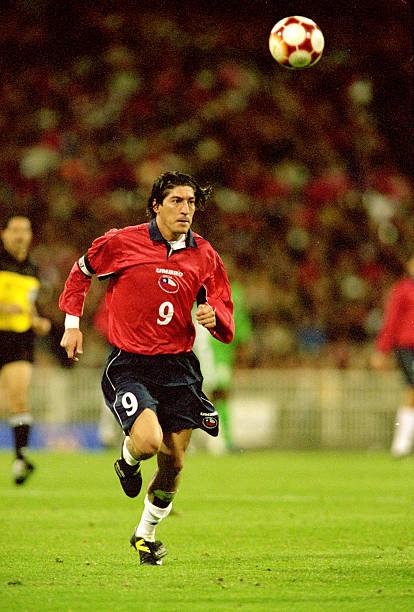 Chile NT 1999/2001 Umbro Home with Ivan Zamorano 9 Football Jersey