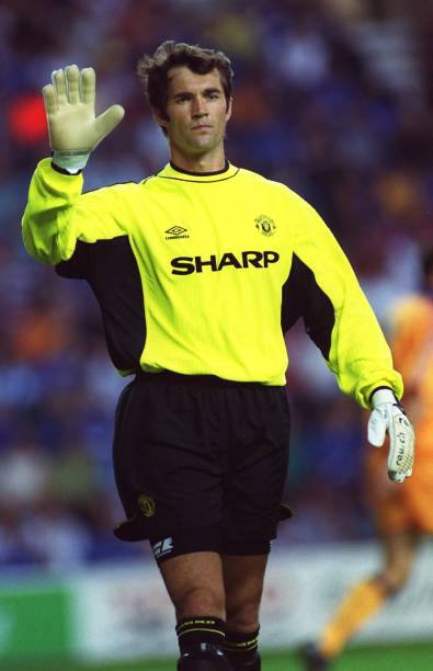 Manchester United 1999/2000 Umbro Goalkeeper with Raimond Van Der Gouw 17 Football Jersey