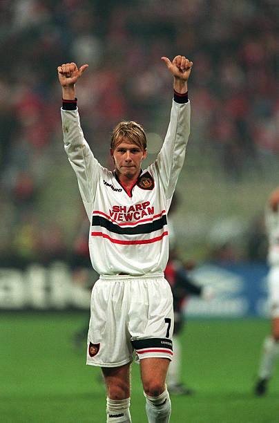 Manchester United 1997/98 Umbro Away with David Beckham 7 Football Jersey