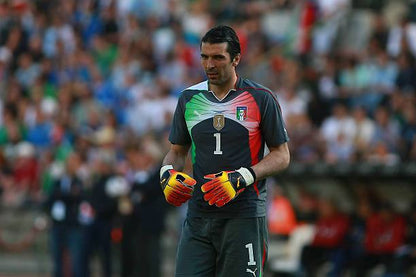 Italy NT 2010 Puma with Gianluigi Buffon 1 Nameset Football Jersey