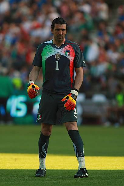Italy NT 2010 Puma with Gianluigi Buffon 1 Nameset Football Jersey