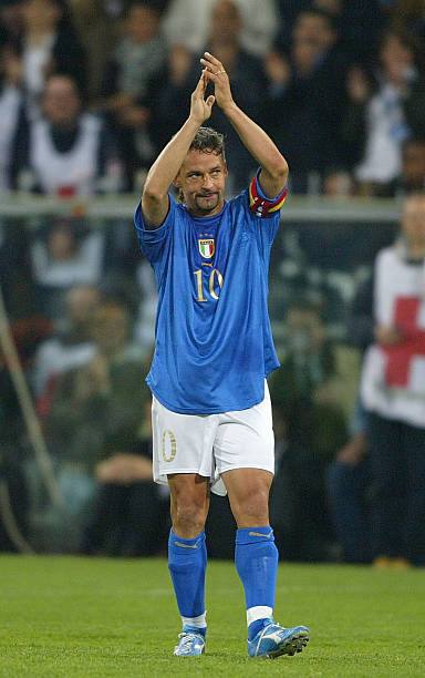 Italy NT 2003/04 Puma with Roberto Baggio 10 Nameset Football Jersey
